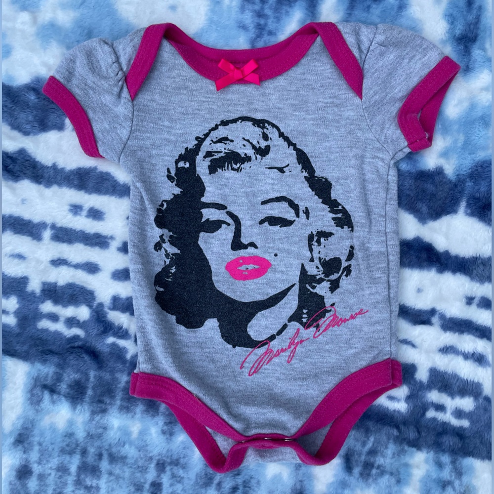Super Cute & Glamorous Marilyn Monroe Superstar Baby Onesie 💖 Size 0-3 Months